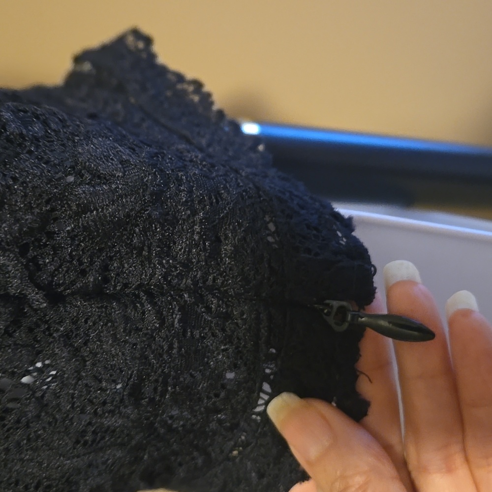 Bebe Elegant Black Lace Open Back Size 2 NWT - Picture 5 of 12